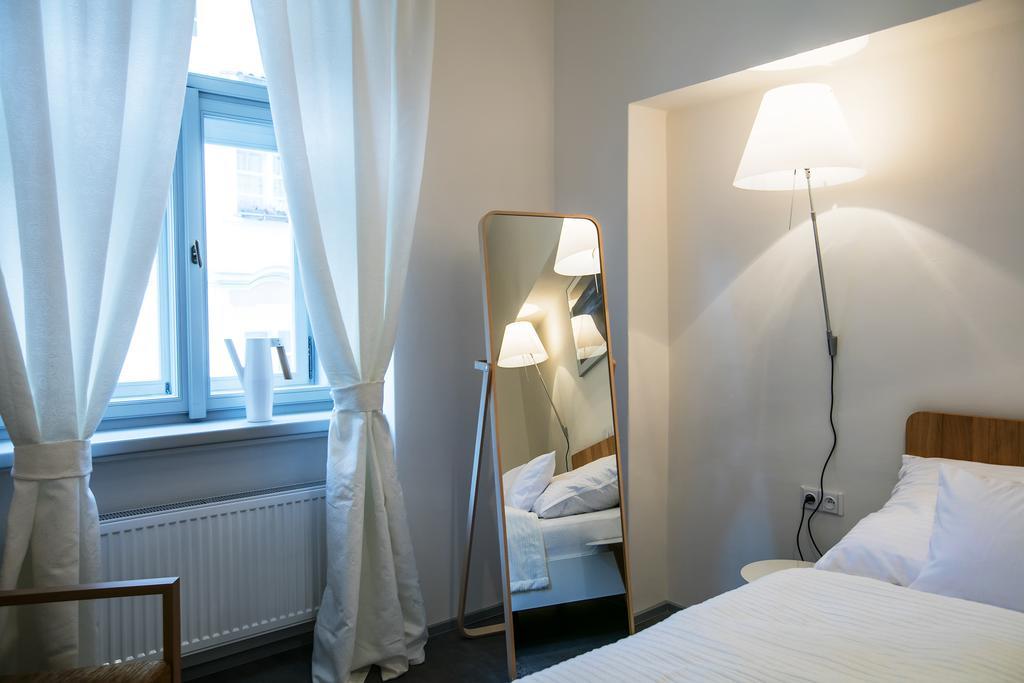 Apartments At The Blue Duckling Прага Екстериор снимка