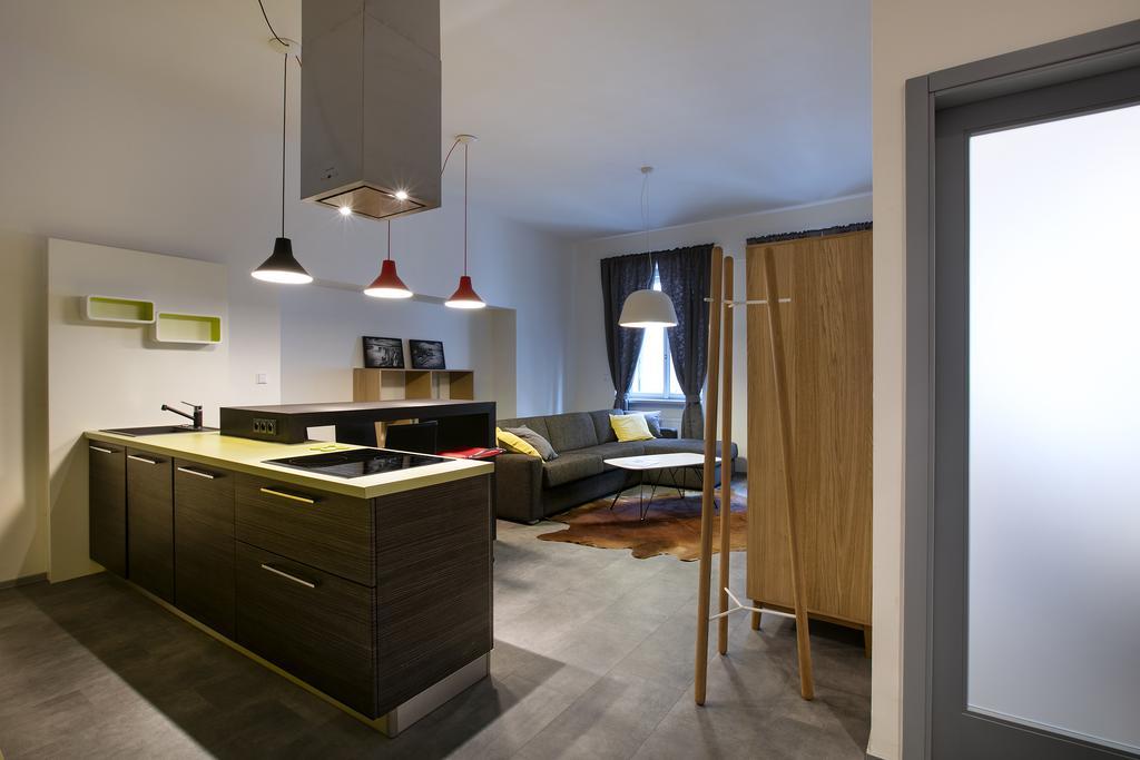 Apartments At The Blue Duckling Прага Екстериор снимка