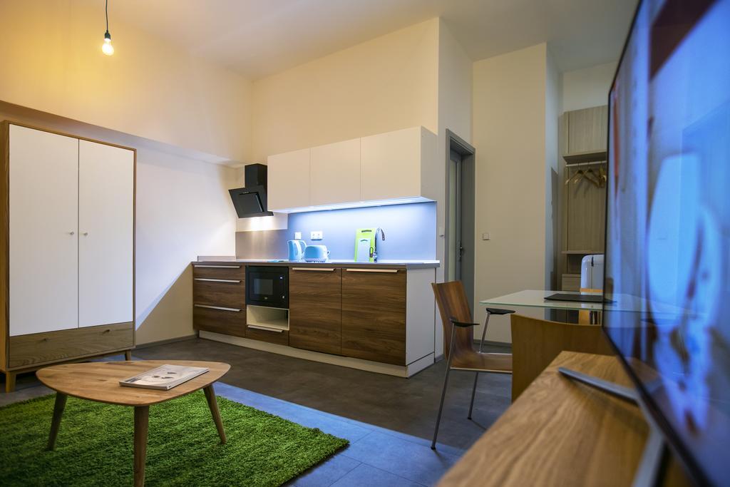 Apartments At The Blue Duckling Прага Екстериор снимка