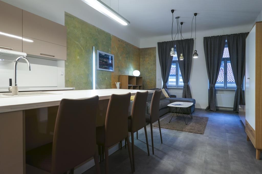 Apartments At The Blue Duckling Прага Екстериор снимка