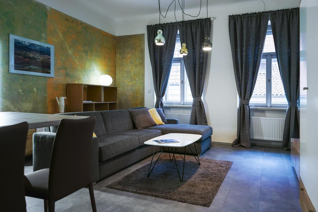 Apartments At The Blue Duckling Прага Екстериор снимка