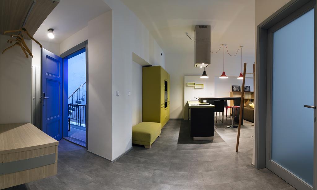 Apartments At The Blue Duckling Прага Екстериор снимка