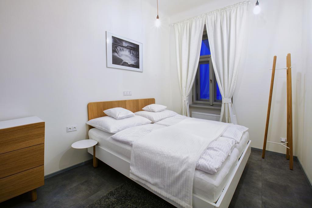 Apartments At The Blue Duckling Прага Екстериор снимка