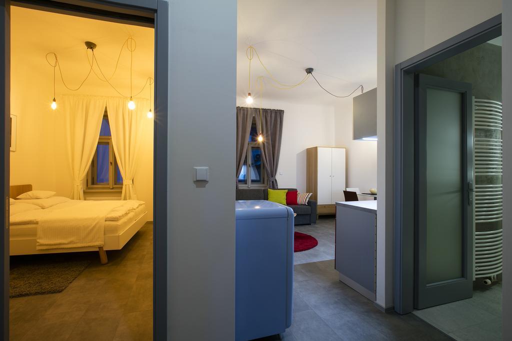 Apartments At The Blue Duckling Прага Екстериор снимка