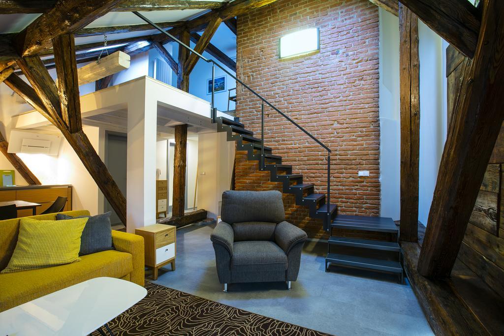 Apartments At The Blue Duckling Прага Екстериор снимка