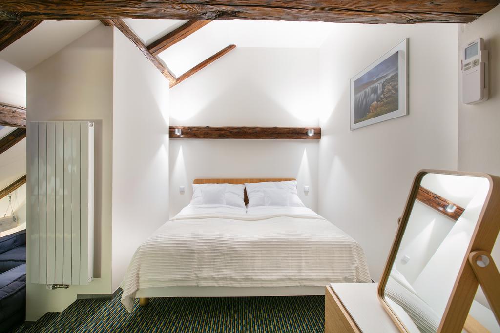 Apartments At The Blue Duckling Прага Екстериор снимка