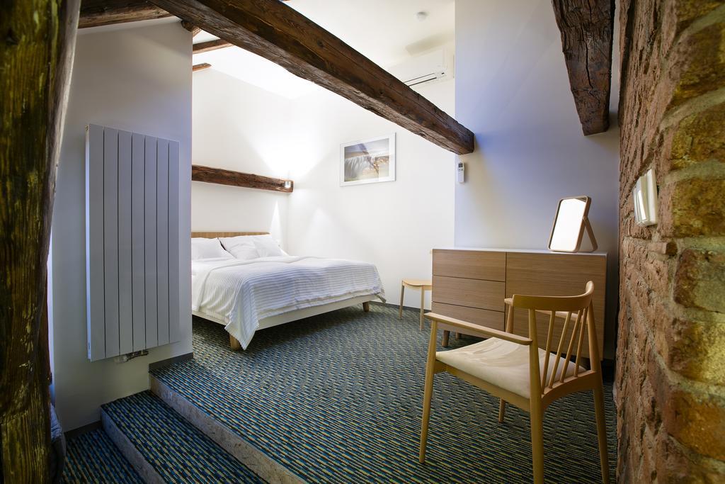 Apartments At The Blue Duckling Прага Екстериор снимка