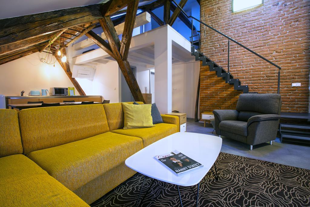 Apartments At The Blue Duckling Прага Екстериор снимка