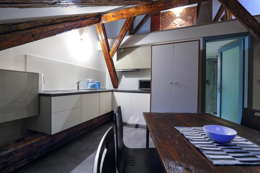 Apartments At The Blue Duckling Прага Екстериор снимка
