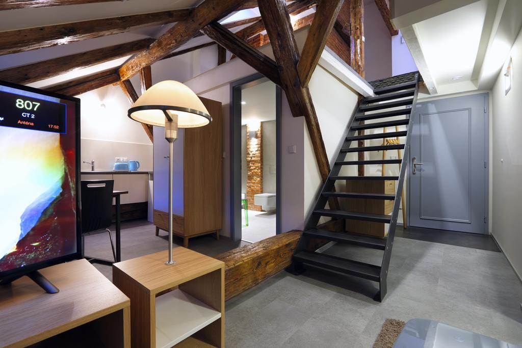 Apartments At The Blue Duckling Прага Екстериор снимка